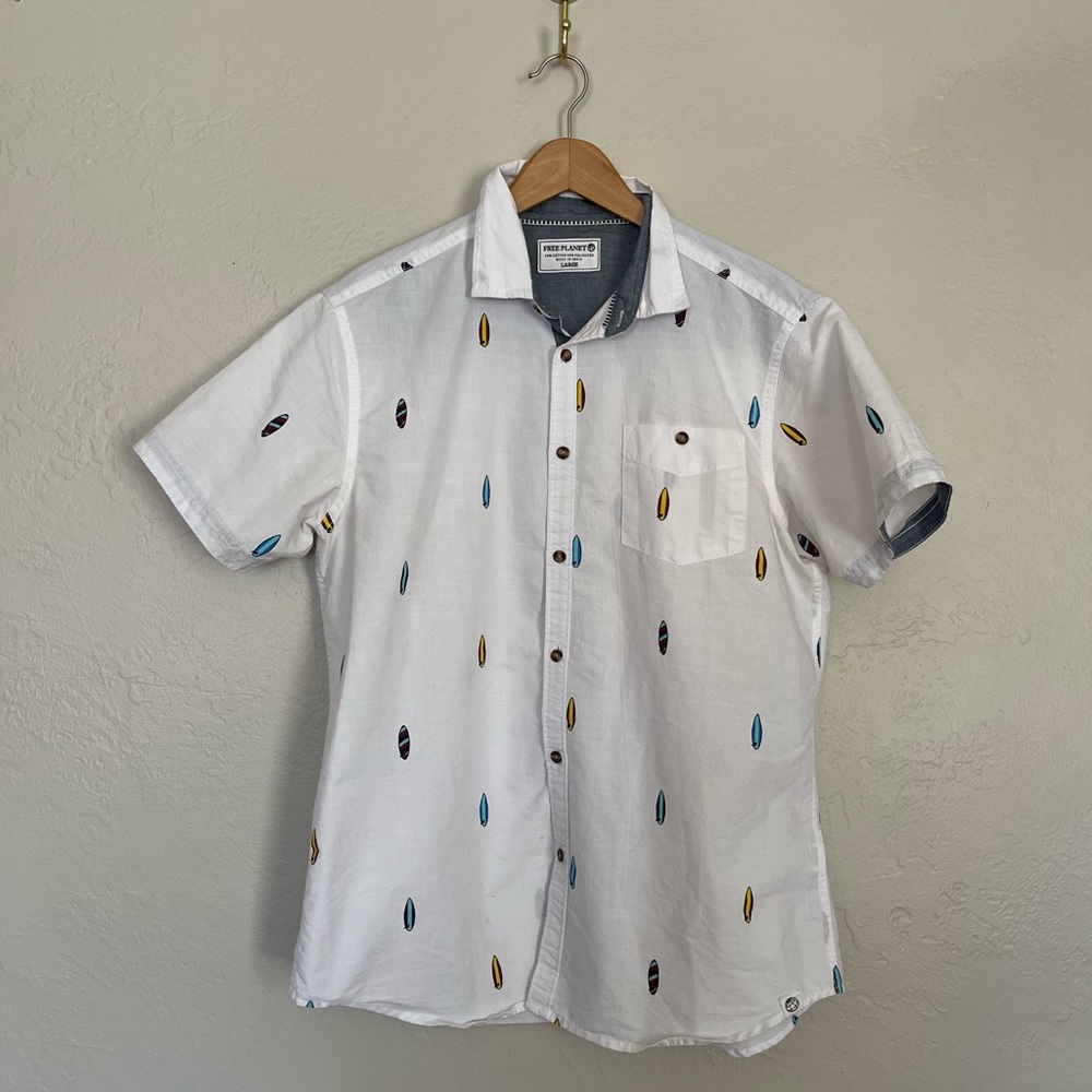 Free Planet Surfboard Pattern Short Sleeve Button Down Size Large 🏄‍♂️